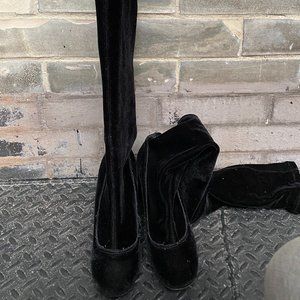 BLACK VELVET THIGH HIGH BOOTS 39/8.5 SIZE